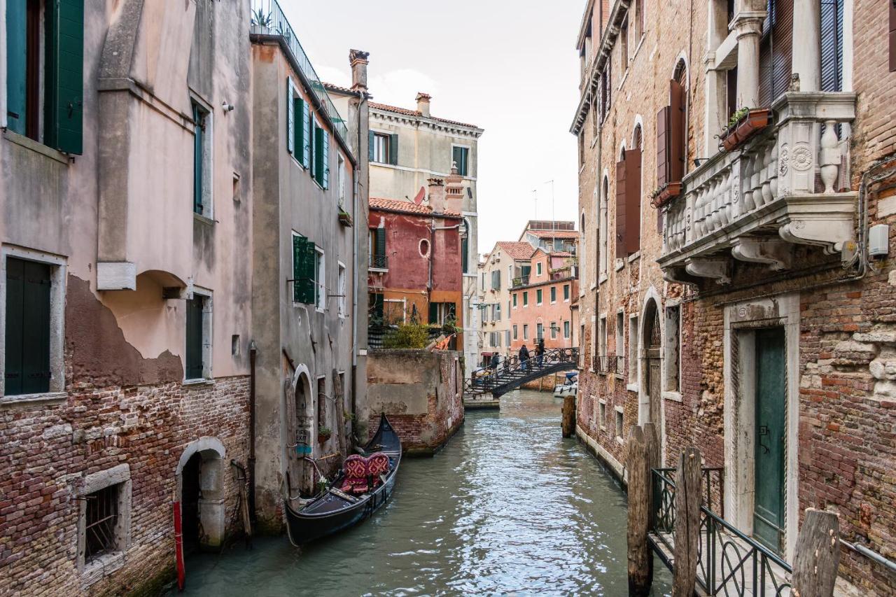 Doge'S Pantheon & St.Mark School In Hidden Venice Luaran gambar