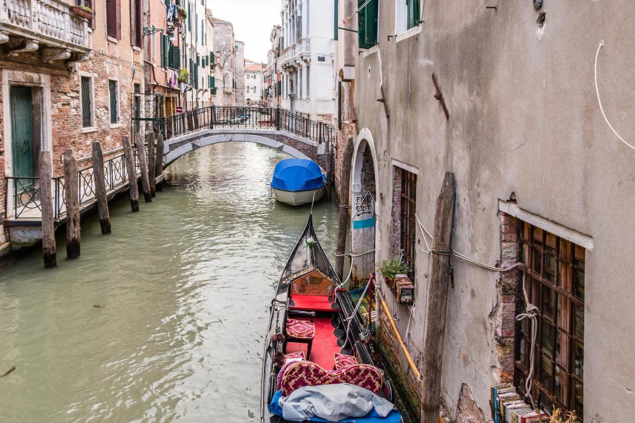 Doge'S Pantheon & St.Mark School In Hidden Venice Apartment Luaran gambar